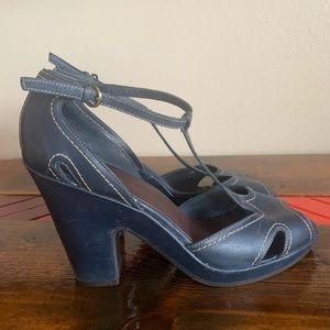 Leather t-strap platform sandals